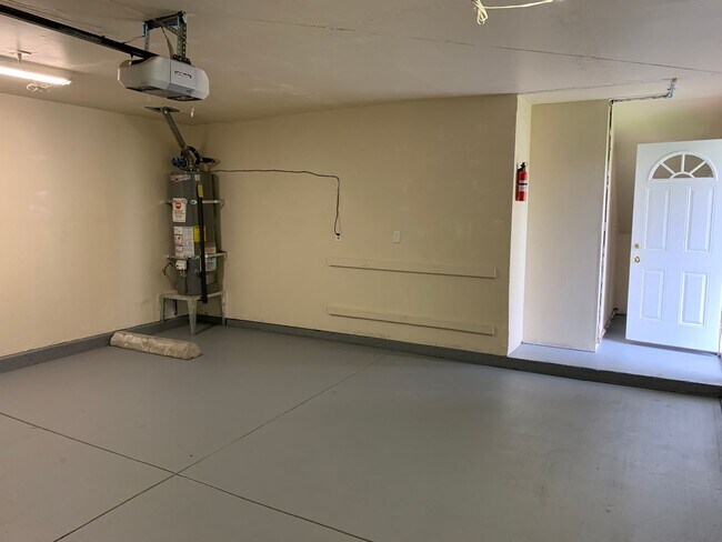 Foto del edificio - Super clean and move-in ready 3 Bedroom, 2 Bath!!