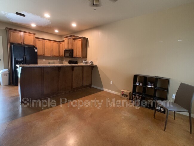 Building Photo - 2884 Muzzy St