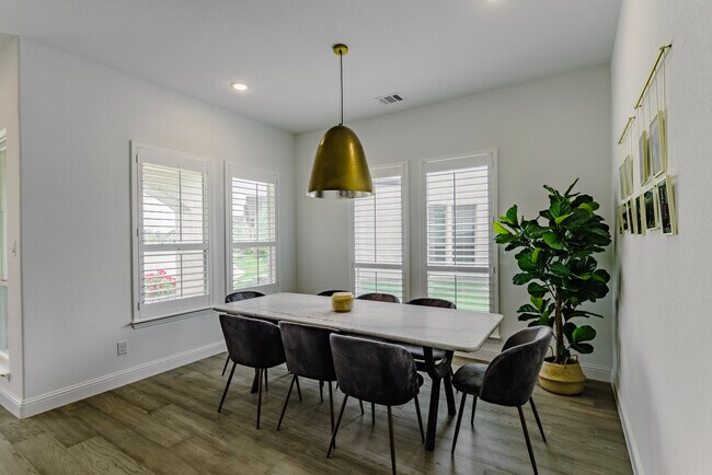 Foto del edificio - 12609 Royal Oaks Ln