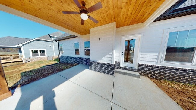 Foto del edificio - 221 Bluebell Dr