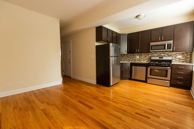 Foto del edificio - 2222 W Belden Ave