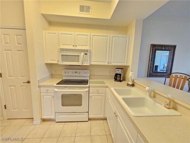 Foto del edificio - 14300 Bristol Bay Pl