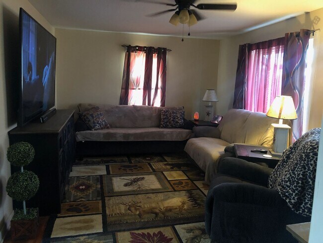 Foto del edificio - 3 BR 1 Bath New Haven!