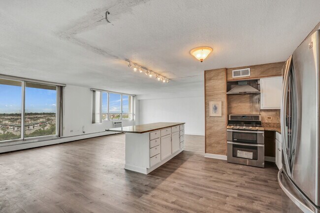 Foto del edificio - 8801 W Golf Rd