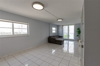 Building Photo - 1750 James 7L