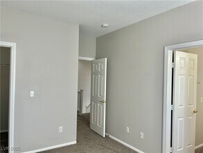 Building Photo - 231 Spectacular St