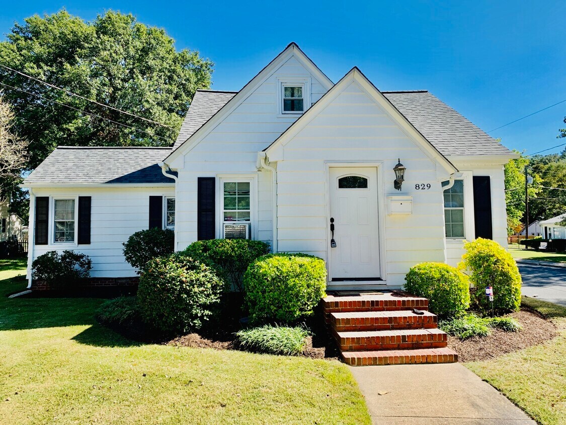 Primary Photo - 829 Riverside Rd