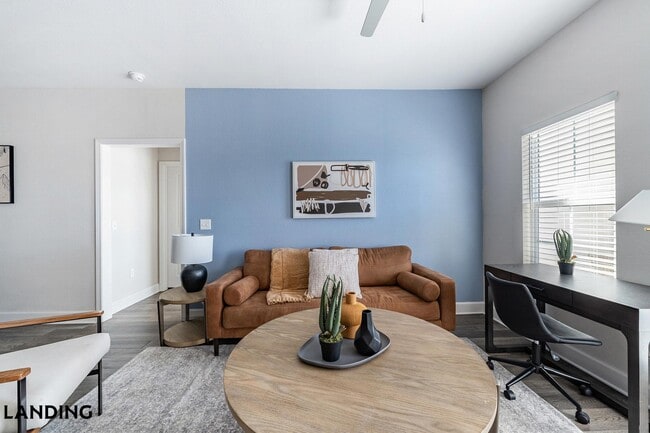 Building Photo - 918 Aventine Dr