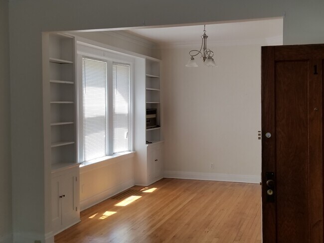 Foto del edificio - 4228 N Troy St
