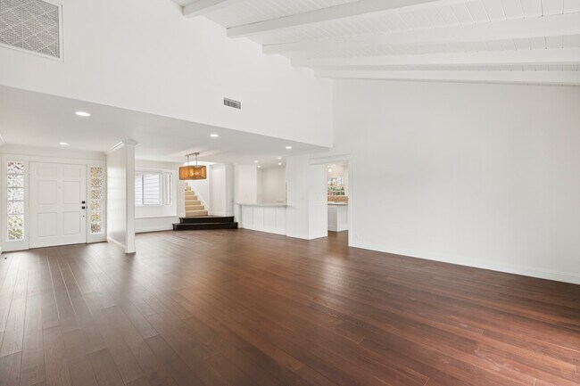 Foto del edificio - 1915 Windward Ln