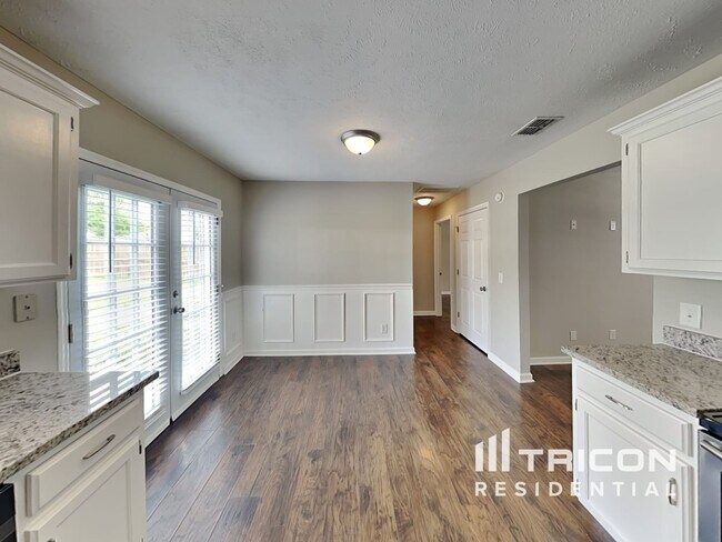 Building Photo - 504 Sanders Drive La Vergne TN