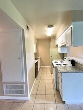 Building Photo - 3206 Lobit Dr