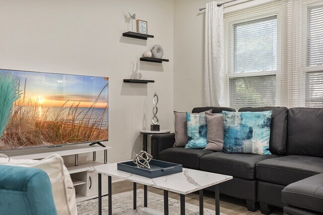 Foto del edificio - 366 N Hemlock Ave