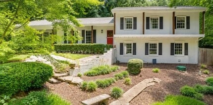 Building Photo - 4586 Peachtree Dunwoody Rd NE