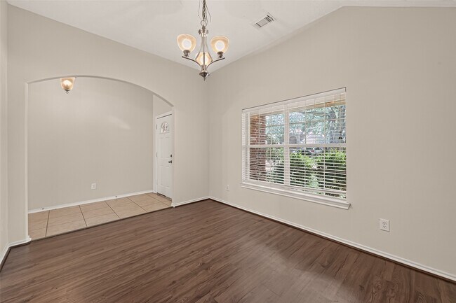 Foto del edificio - 5006 Juniper Walk Ln