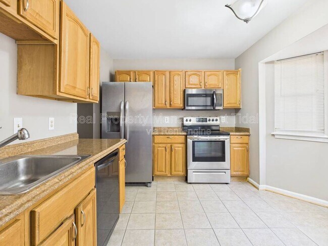 Building Photo - 1055 Old Denbigh Blvd