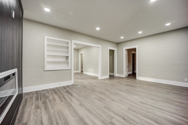 Building Photo - 922 S 23rd St