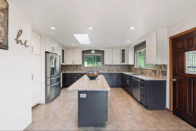 Foto del edificio - 124 Woodacres Dr