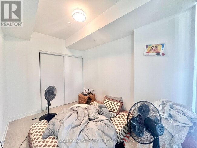 Building Photo - 15 Queens Quay E