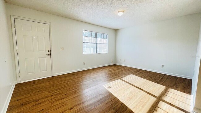 Foto del edificio - 321 Oak Rose Ln
