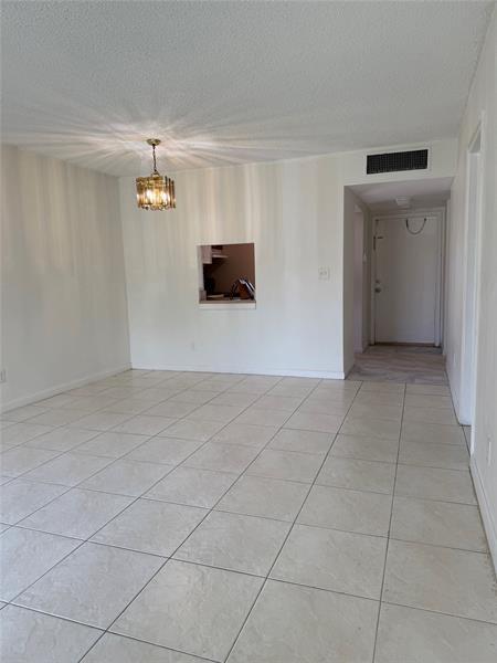 Foto del edificio - 5961 NW 61st Ave