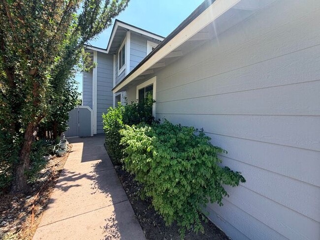 Building Photo - Sparks Two-story House - Cul-de-Sac (Reed HS, Mendive MS, Diedrichsen ES)