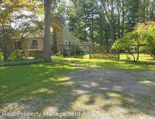 Foto del edificio - 2 br, 1.5 bath House - 36 Scott Avenue