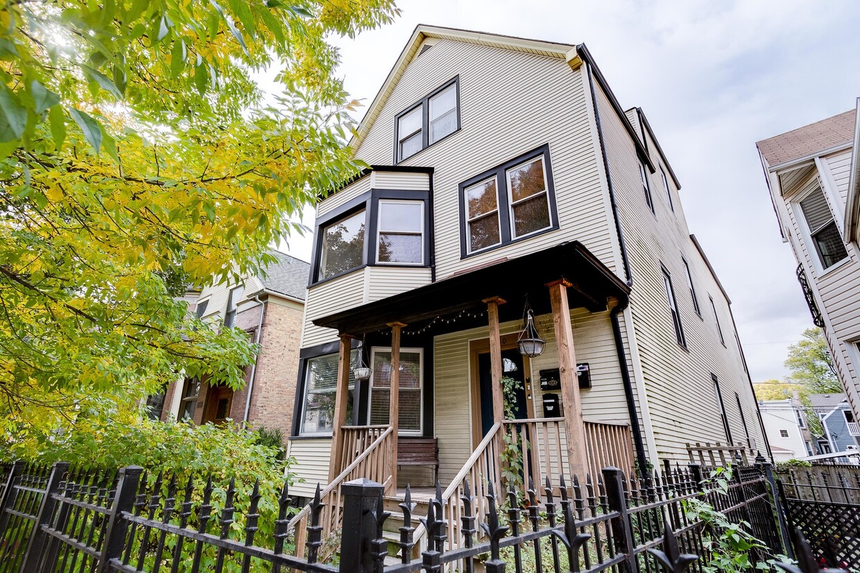 Primary Photo - 2650 N St Louis Ave
