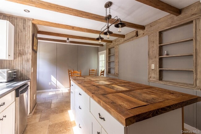 Building Photo - 19450 Main Rd