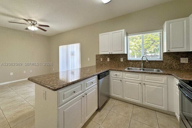 Building Photo - 4633 SW 164th Ct