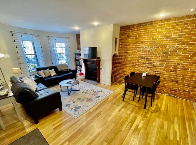 Building Photo - 36 Symphony Rd