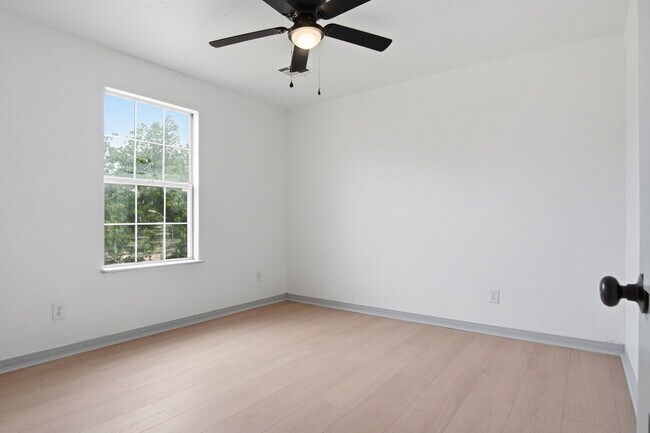 Foto del edificio - 1305 Bellevidere Dr