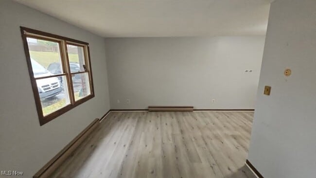 Building Photo - 31 1/2 Elm Street Unit c1