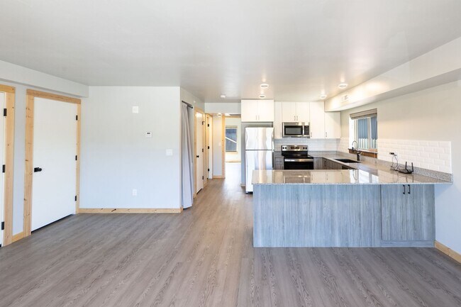 Foto del edificio - 2 BED 1 BATH APARTMENT IN REXBURG