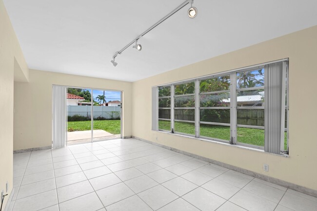 Foto del edificio - 300 NE 31st St