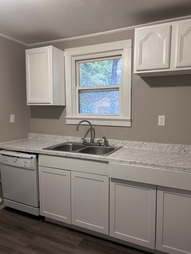 Photo - 1909 Tombras Ave House