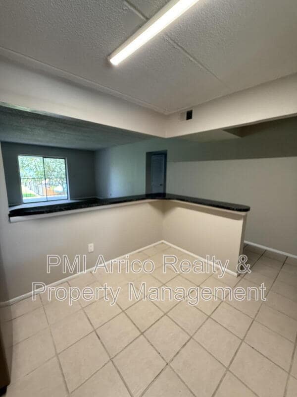 Building Photo - 2812 Somerset Park Dr