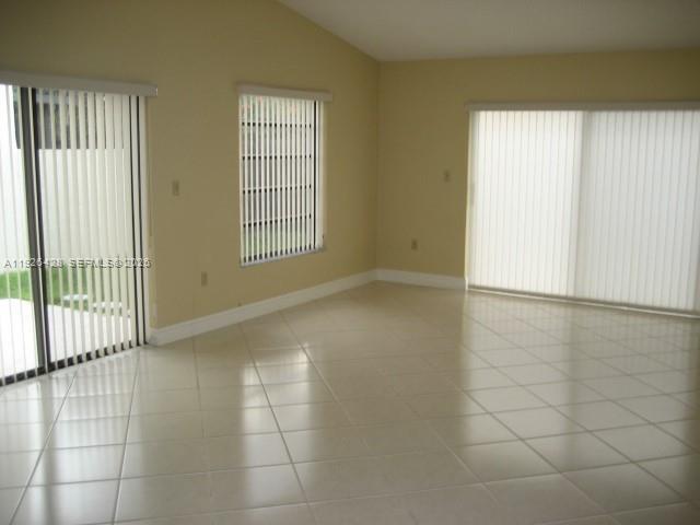 Building Photo - 9044 SW 112th Ct