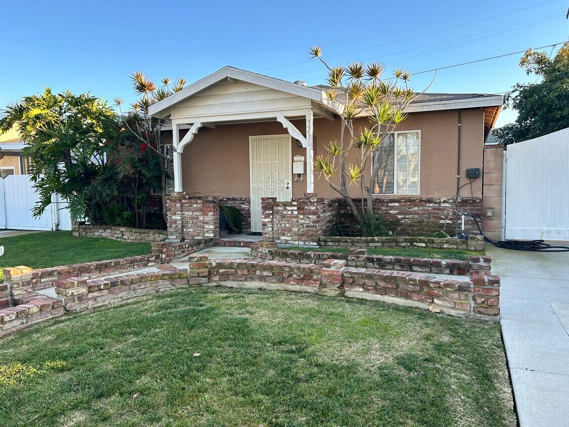 Primary Photo - Beautiful 2b1b house with gorgeous quiet b...