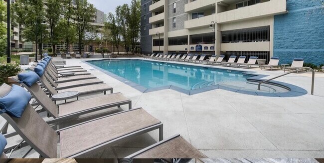 Building Photo - 1200 Galapago St