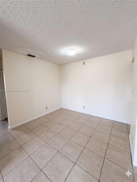 Foto del edificio - 10038 Winding Lake Rd