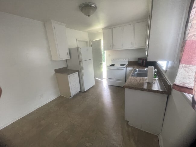 Building Photo - 1830 Haines St