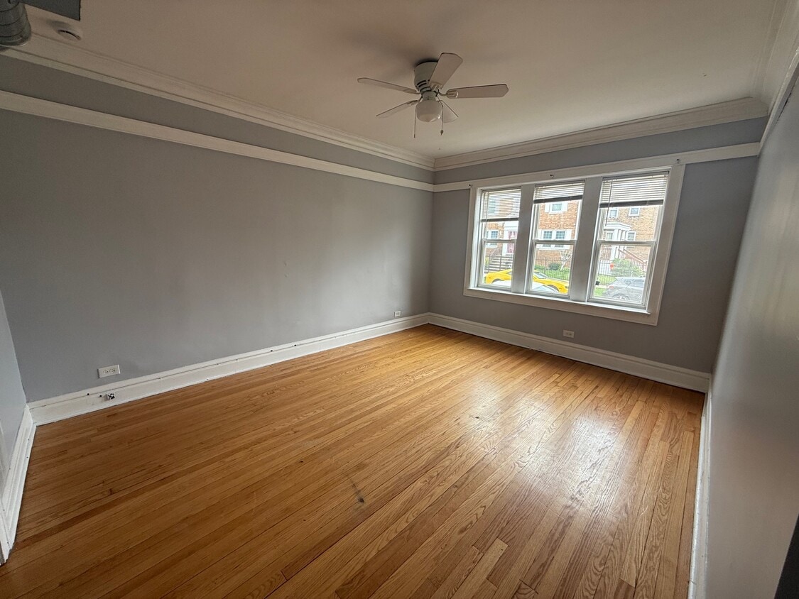 Primary Photo - 3020 N Karlov Ave