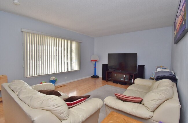 Foto del edificio - $3,790 /  BEAUTIFUL BROOKVALE HOME IN CENT...