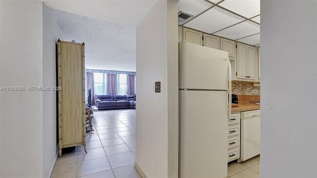 Foto del edificio - 3015 N Ocean Blvd