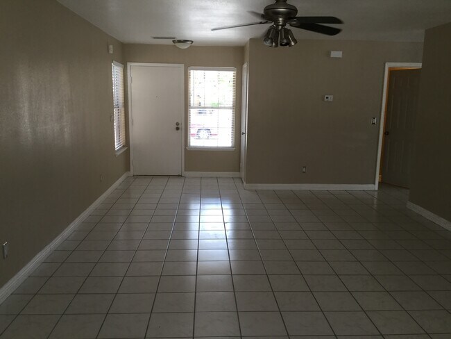 Building Photo - Gorgeous 3Bed/2.5Bath/Pool/Spa, 2-Story Home located in the NW part of the valley