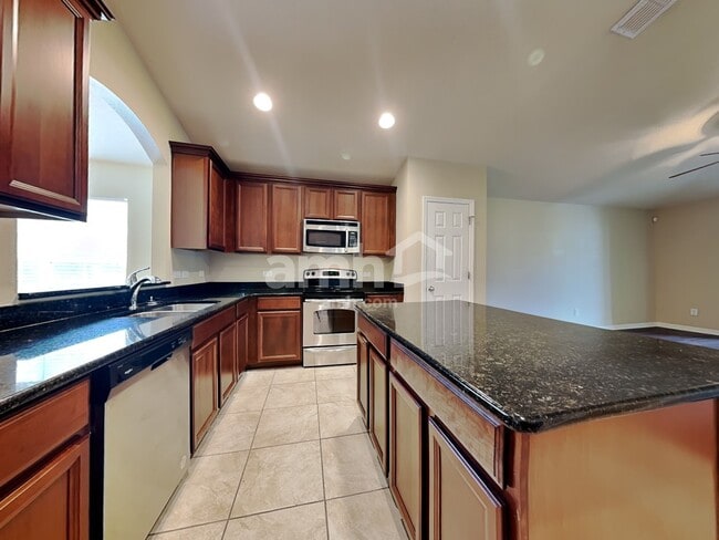Foto del edificio - 915 Branchwood Way