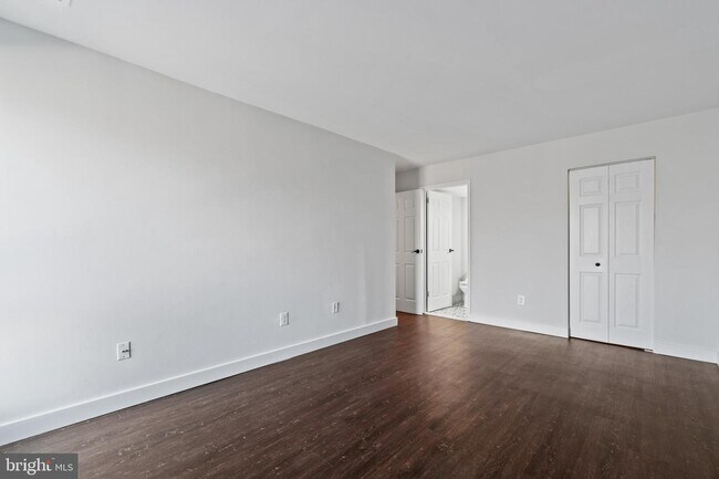 Foto del edificio - 11240 Chestnut Grove Square