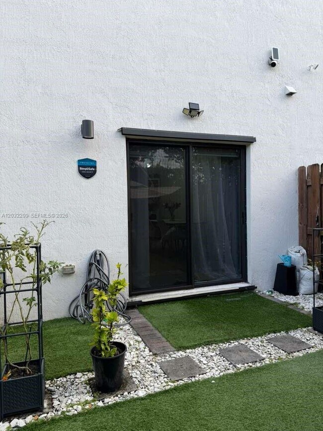 Foto del edificio - 20731 NE 7th Pl
