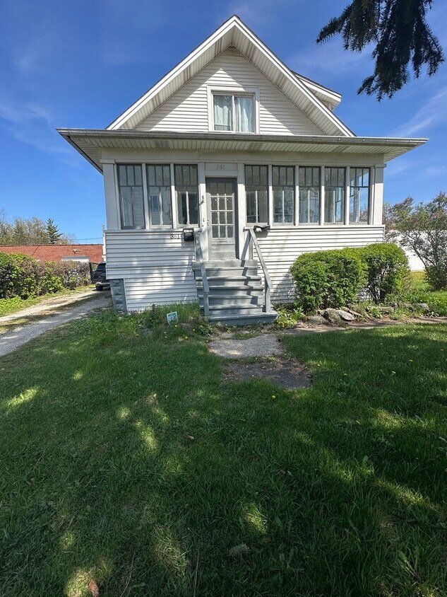 Foto principal - 361 N York St